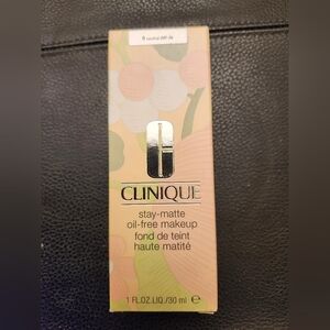 Clinique Stay-Matte Oil-Free Makeup Foundation In 09 Neutral